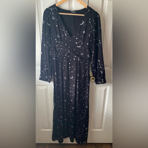 DISTURBIA Black Silver Celestial Print Gathered V-Neck Witchy Maxi Dress 6 - Picture 3 of 12